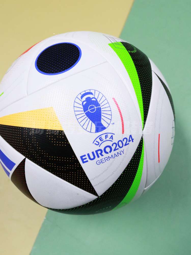 サッカーボール  UEFA EURO 2024 公式試合球
