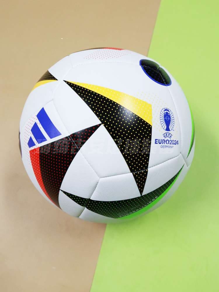 サッカーボール  UEFA EURO 2024 公式試合球